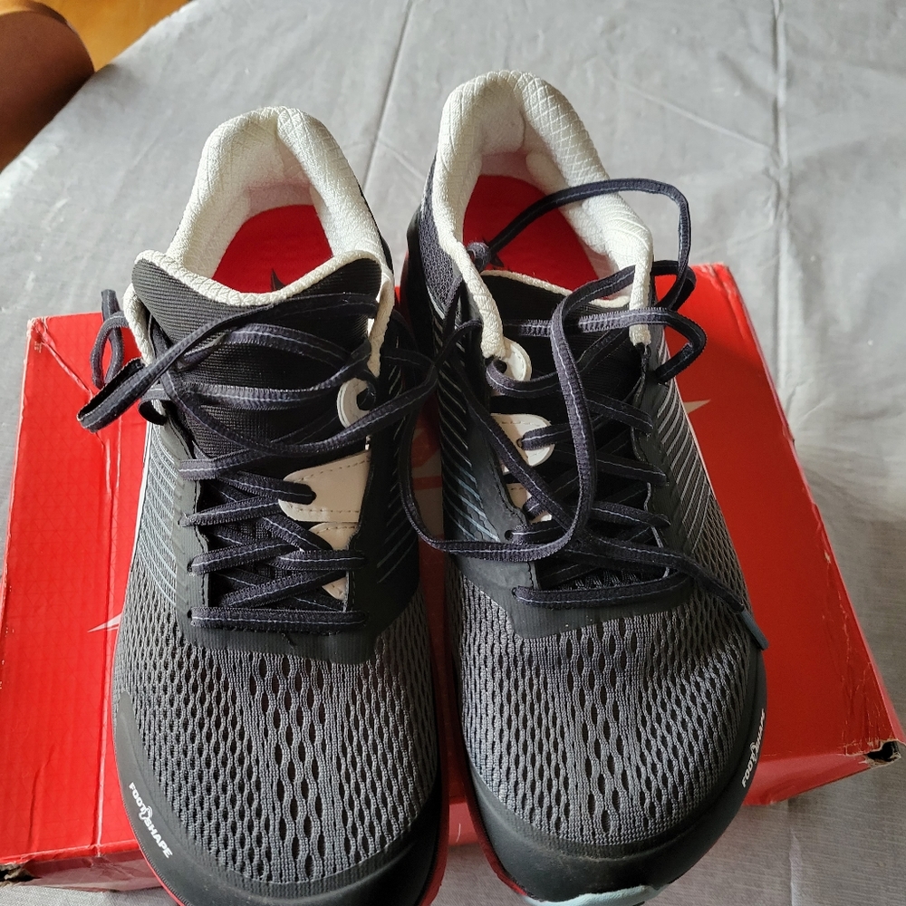 Altra Men's Size 8.5 Provision